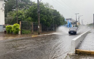 PREVISÃO DO TEMPO: Chuva com trovoadas é registrada na região metropolitana e Inmet emite novo alerta para tempestade no RS