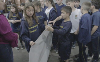 Escola Fernando Ferrari visita o Grupo Sinos