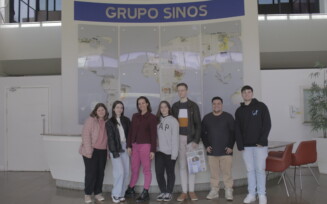 Grupo Sinos recebe alunos do curso de Design Gráfico