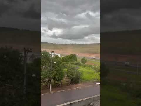 Onda de tempestades chega com vento forte à região